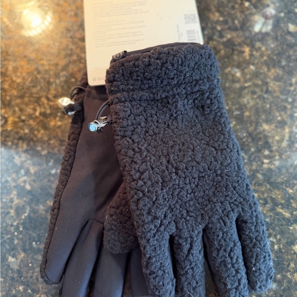 Lululemon Athletica Women’s Textured Black Fleece Gloves - Picture 5 of 6